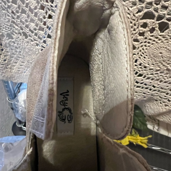 NWT: size 9.5 bootie - Picture 7 of 9